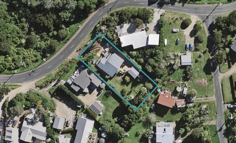 12 Pacific Parade, Surfdale, Waiheke Island - Carousel 1
