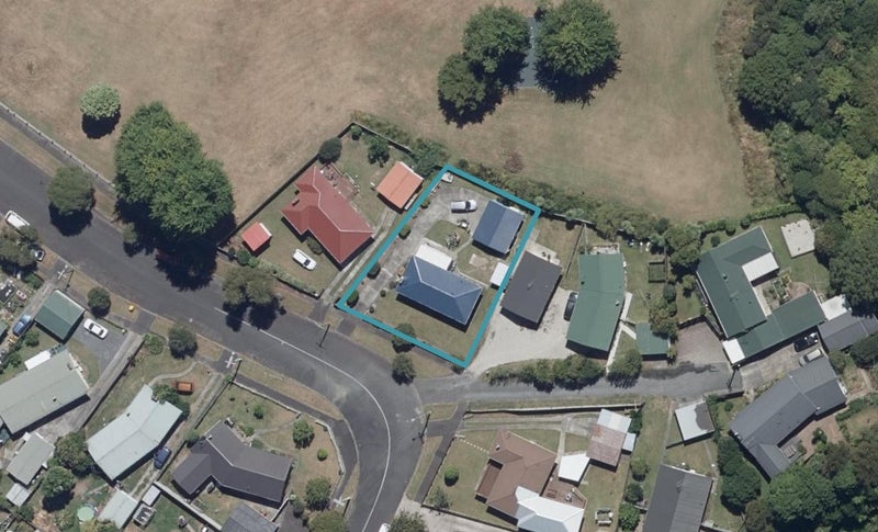 4 Chelmsford Street, Silverdale, Hamilton - Carousel 1