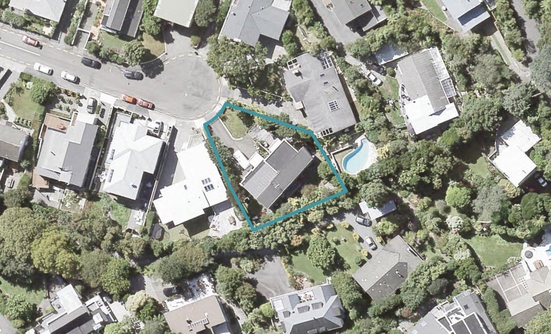 12 Taumaru Avenue, Lowry Bay, Lower Hutt - Carousel 1