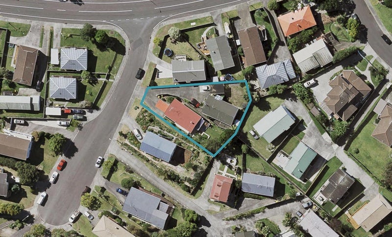 2/4 Camilla Grove, Totara Vale, Auckland - Carousel 1