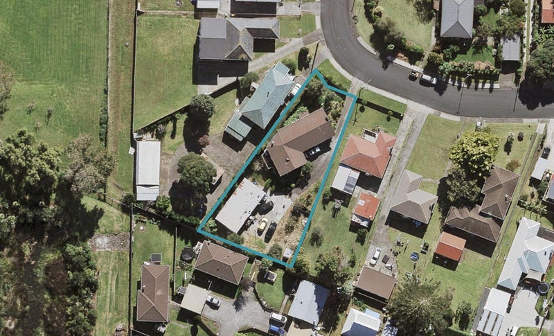18 Tarata Crescent, Mangere Bridge, Auckland - Carousel 1