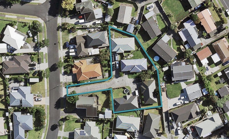 1/16 Bellville Drive, Clendon Park, Auckland - Carousel 1