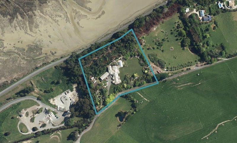 2397 The Coastal Highway, Upper Moutere - Carousel 1