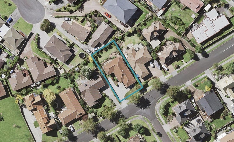 43 Dalwhinnie Parade, Highland Park, Auckland - Carousel 1