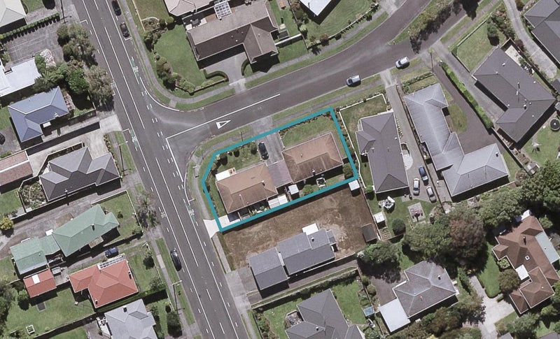 1/2 Boulevard Drive, Merrilands, New Plymouth - Carousel 1