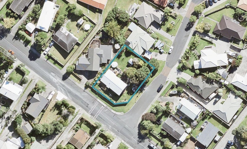 22 Waiora Road, Stanmore Bay, Whangaparaoa - Carousel 1