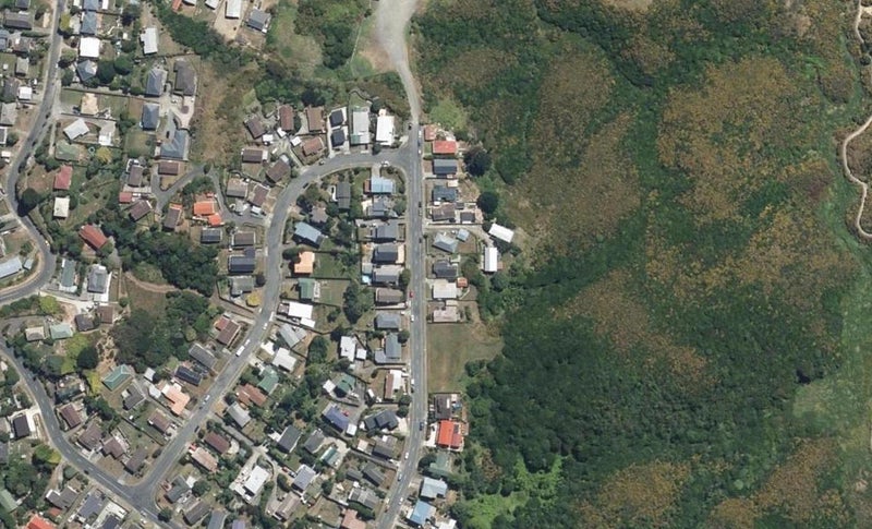 140 Gloaming Hill, Titahi Bay, Porirua - Carousel 1