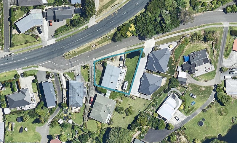 7 Coach Drive, Otumoetai, Tauranga - Carousel 1