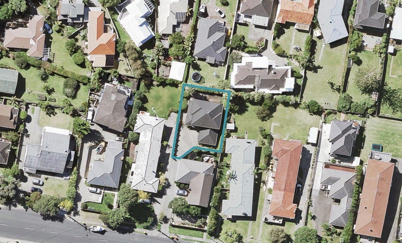 621A Beach Road, Rothesay Bay, Auckland - Carousel 1