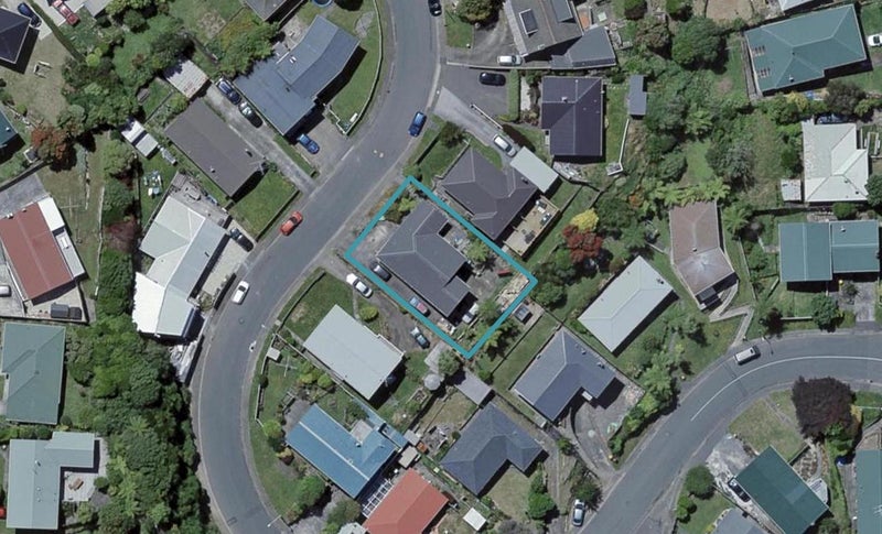 18 Bellringer Crescent, Newlands, Wellington - Carousel 1