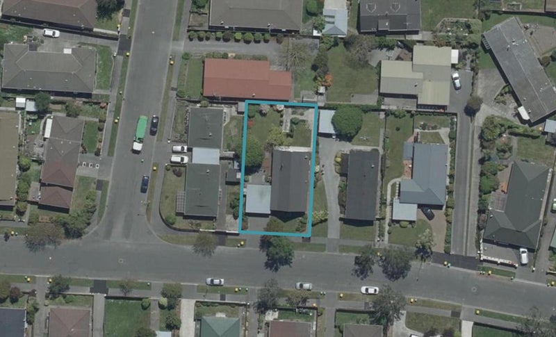 12 Chipping Lane, Redwood, Christchurch - Carousel 1
