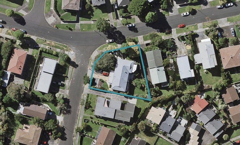 2/2 Cotton Street, St Johns, Auckland - Carousel 1