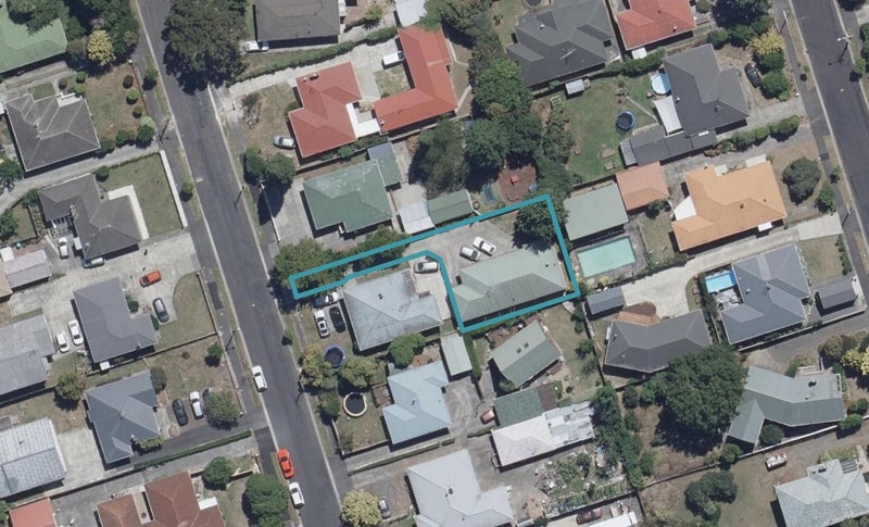 10A Fenwick Crescent, Hillcrest, Hamilton - Carousel 1
