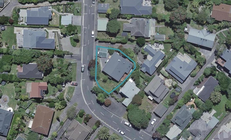 17 Ngatoto Street, Khandallah, Wellington - Carousel 1