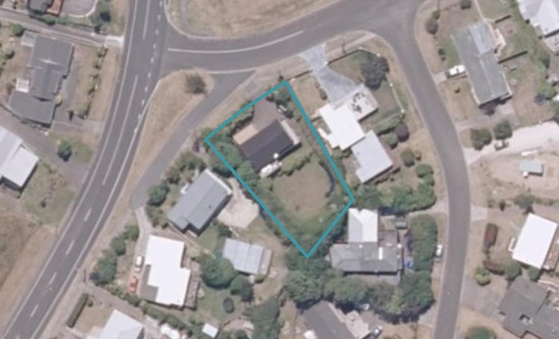 15 Besley Place, Acacia Bay, Taupo - Carousel 1