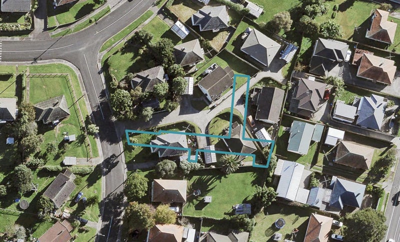 14 Ofanoa Lane, Mount Roskill, Auckland - Carousel 1