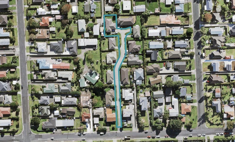 8C Totara Road, Te Atatu Peninsula, Auckland - Carousel 1