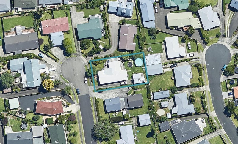 9 Lorna Place, Brookfield, Tauranga - Carousel 1