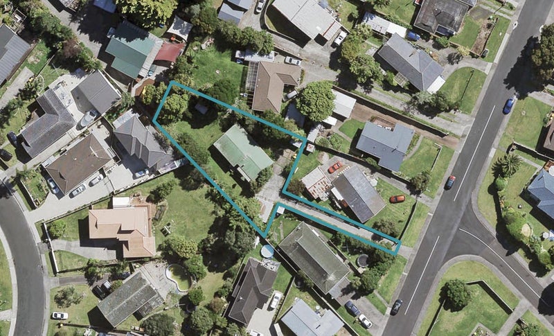 24 Eyre Street, Henderson, Auckland - Carousel 1