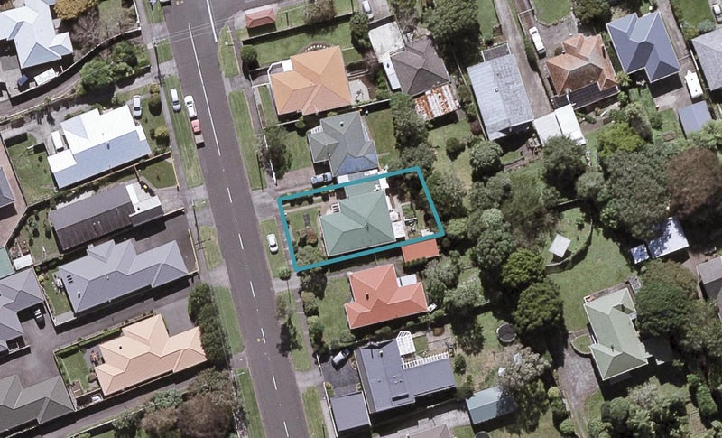 111 Govett Avenue, Frankleigh Park, New Plymouth - Carousel 1