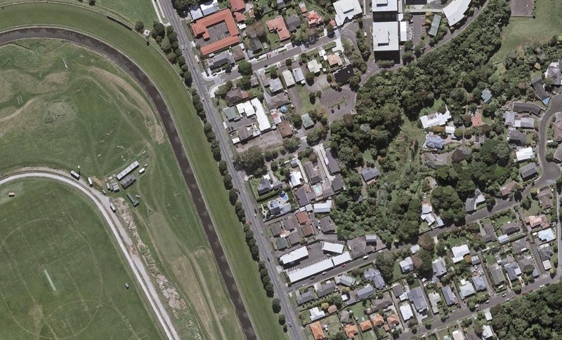 4/4 Cracroft Street, Welbourn, New Plymouth - Carousel 1