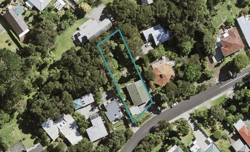 93 Takahe Road, Titirangi, Auckland - Carousel 1