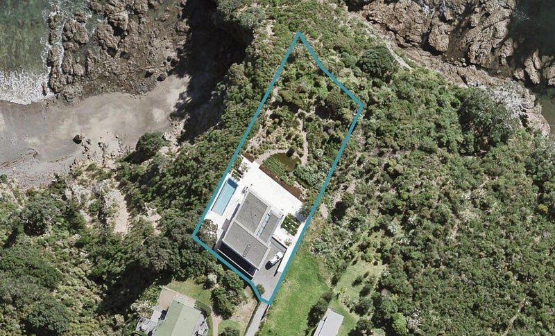 35A Queens Drive, Oneroa, Waiheke Island - Carousel 1