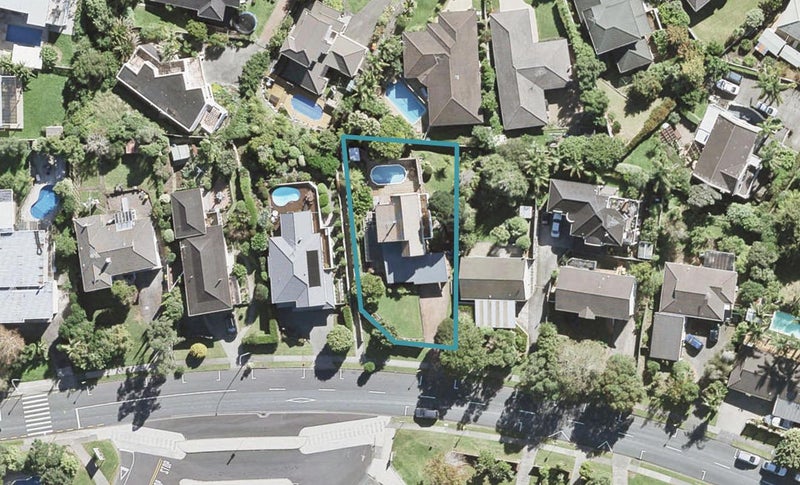 13 Sartors Avenue, Northcross, Auckland - Carousel 1