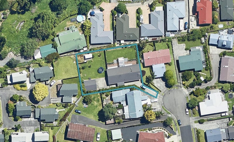 14 Lorna Place, Brookfield, Tauranga - Carousel 1