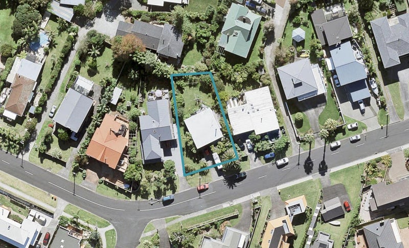 19 Ellangowan Road, Waiake, Auckland - Carousel 1