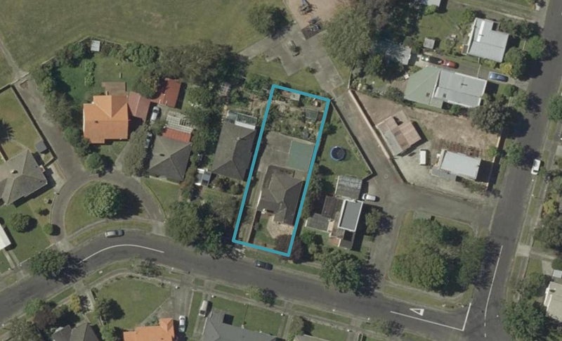 42 Savage Crescent, West End, Palmerston North - Carousel 1
