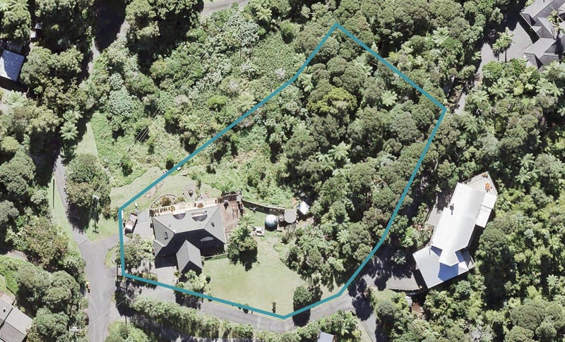 27 Tui Crescent, Waiatarua, Auckland - Carousel 1