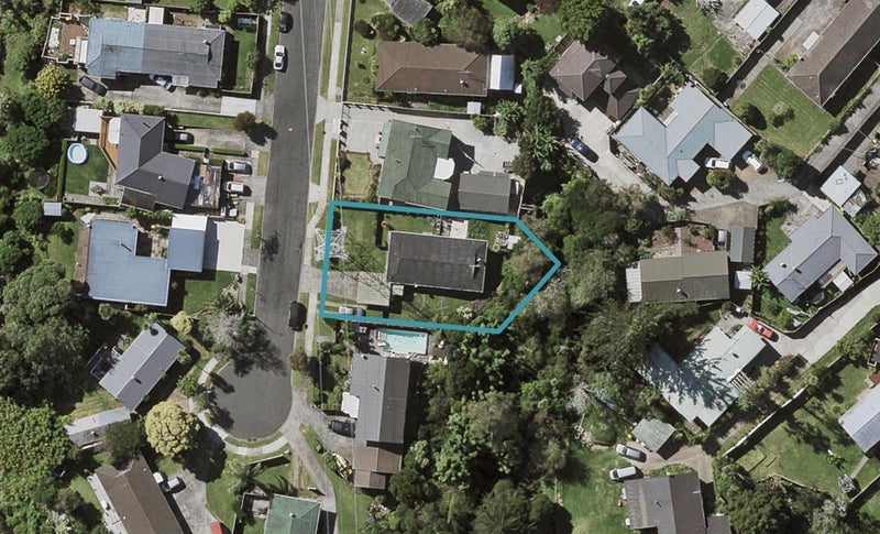 2/10 Roseburn Place, Pakuranga, Auckland - Carousel 1
