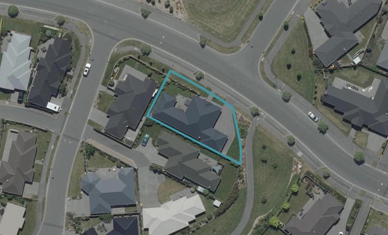 11 Neathwest Avenue, Broomfield, Christchurch - Carousel 1