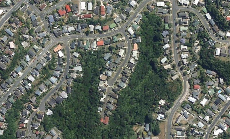 21 Laurel Grove, Maungaraki, Lower Hutt - Carousel 1