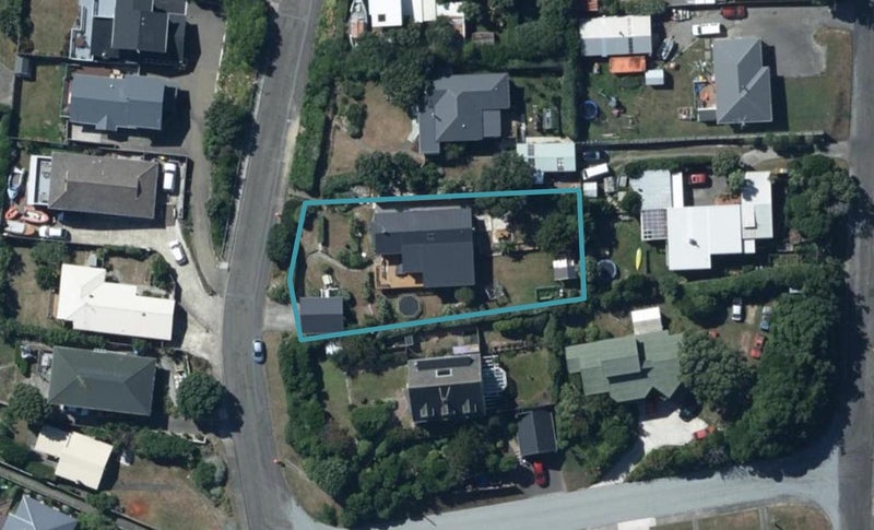 28 Richard Street, Titahi Bay, Porirua - Carousel 1