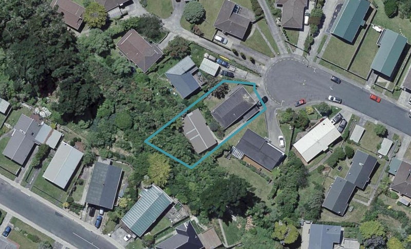 21A Fernhaven Grove, Newlands, Wellington - Carousel 1
