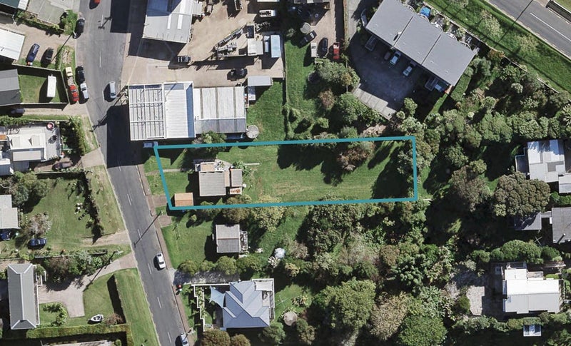6 Tui Street, Oneroa, Waiheke Island - Carousel 1