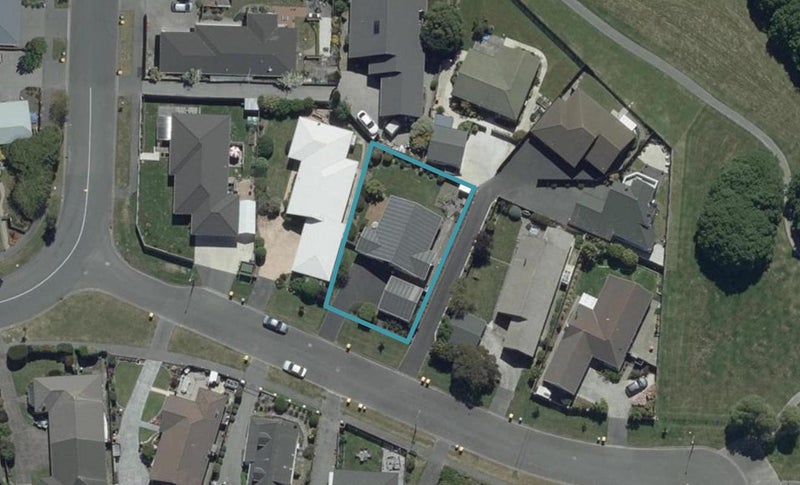 5 Pyatt Place, Redwood, Christchurch - Carousel 1