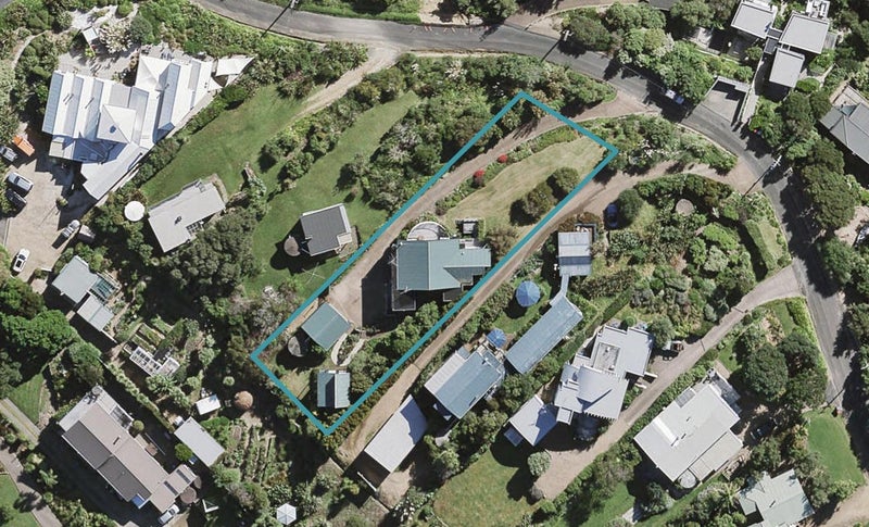 13 Tawa Street, Oneroa, Waiheke Island - Carousel 1