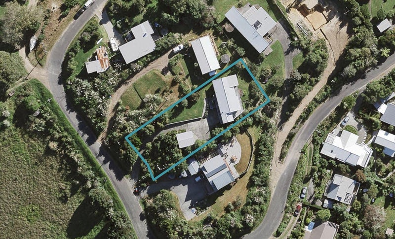 19 Tiri Road, Oneroa, Waiheke Island - Carousel 1