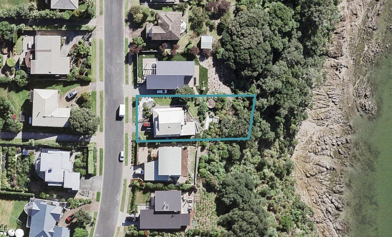 26 Kennedy Point Road, Surfdale, Waiheke Island - Carousel 1