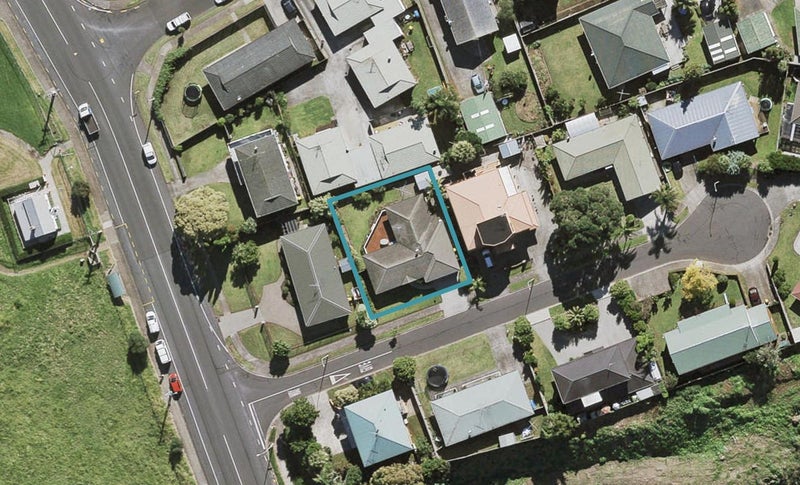 4 Hocken Place, Mangere Bridge, Auckland - Carousel 1