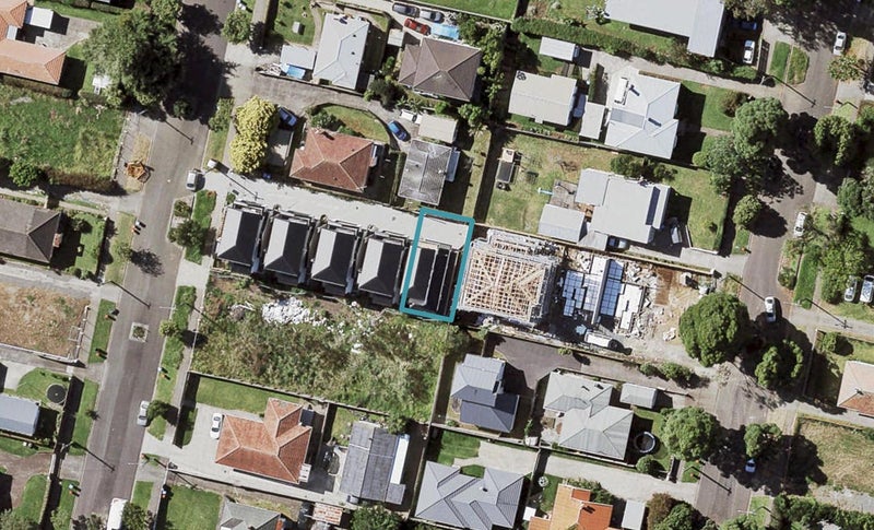 10A Holland Avenue, Point England, Auckland - Carousel 1