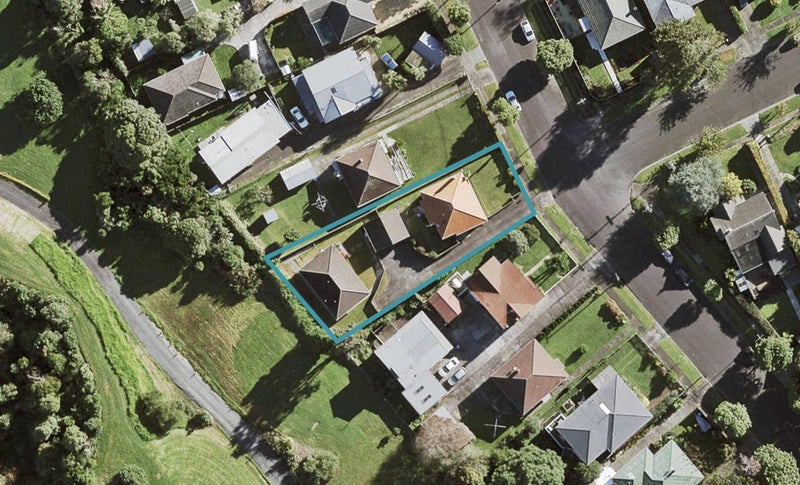 24 Newcastle Terrace, Mount Albert, Auckland - Carousel 1