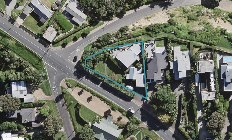 177 Ocean View Road, Oneroa, Waiheke Island - Carousel 1