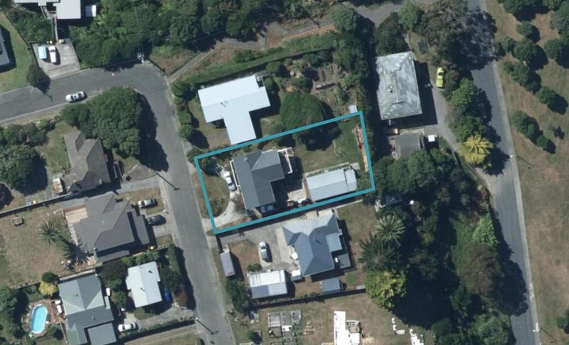 7 Mataiwhetu Street, Takapuwahia, Porirua - Carousel 1