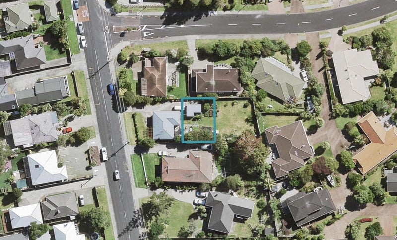 130A Atkinson Road, Titirangi, Auckland - Carousel 1