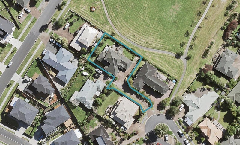 9 San Ambrosio Rise, Henderson, Auckland - Carousel 1