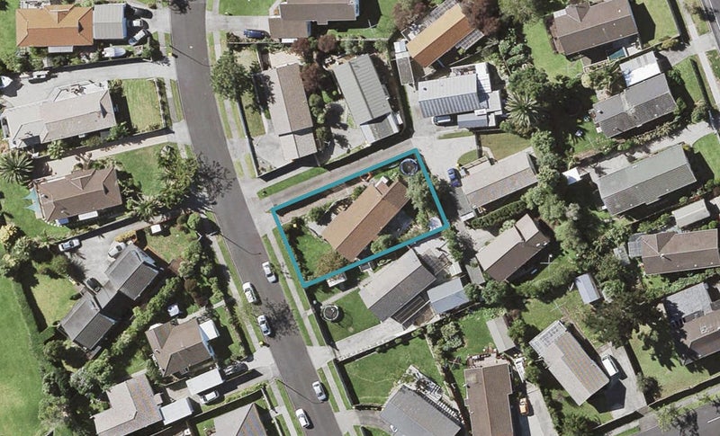 11 De Quincey Terrace, Highland Park, Auckland - Carousel 1
